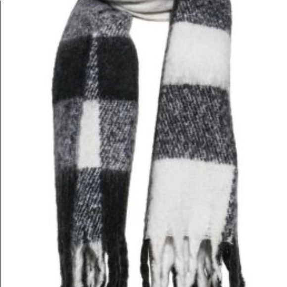 Steve Madden 2pc Scarf & Hat Set - Picture 3 of 3